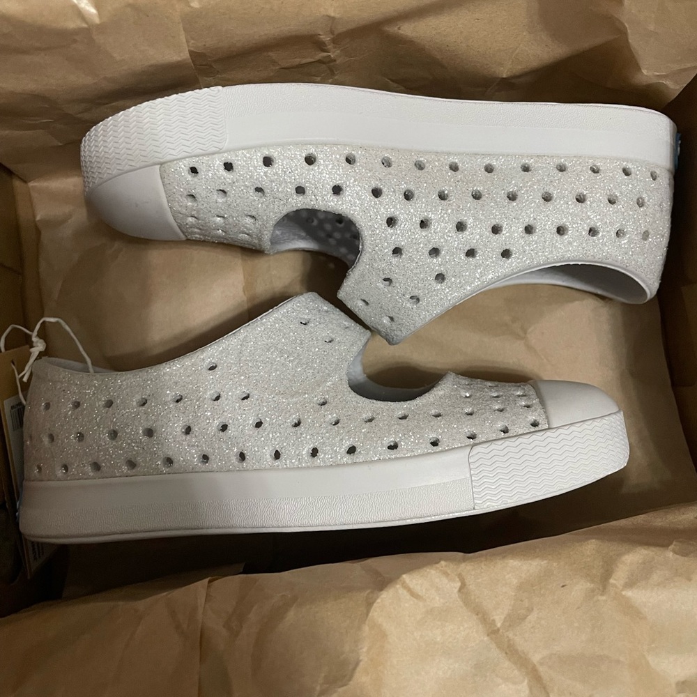 NWT. Native Silver Bling Juniper Shoes. Size 10.